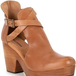 Free People Brown Leather clogs in Tan European size 38